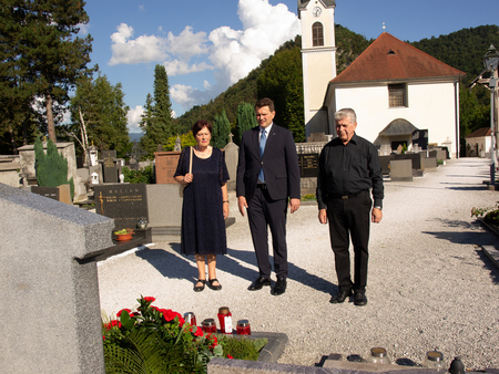 V Kamniku svečano odkrili kip Francetu Tomšiču  (1)